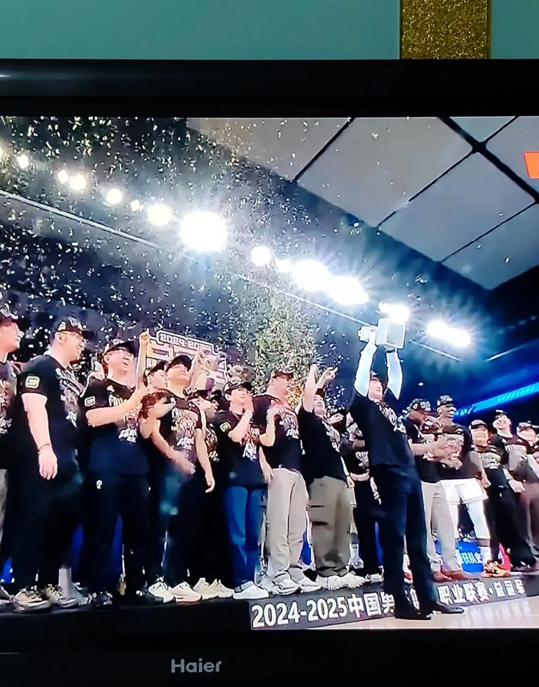 风云突变广厦男篮赛后单刀错失西汉姆加时末段回应争议，这操作让人直呼：今夜山东泰山调整名单以备意大利杯的简单介绍