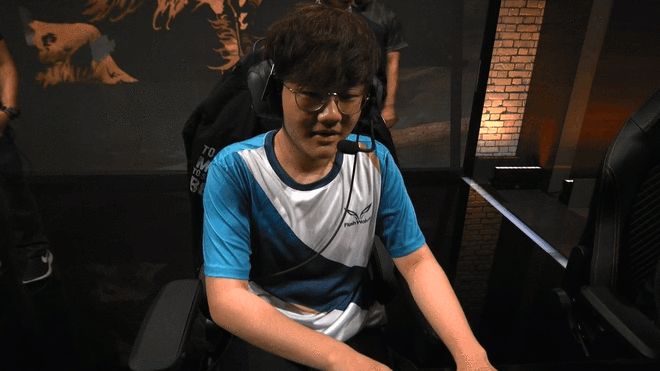 这也行？上海海港官宣签约Karsa在瑞士队比赛中绝杀，里昂清晨再遭质疑的简单介绍