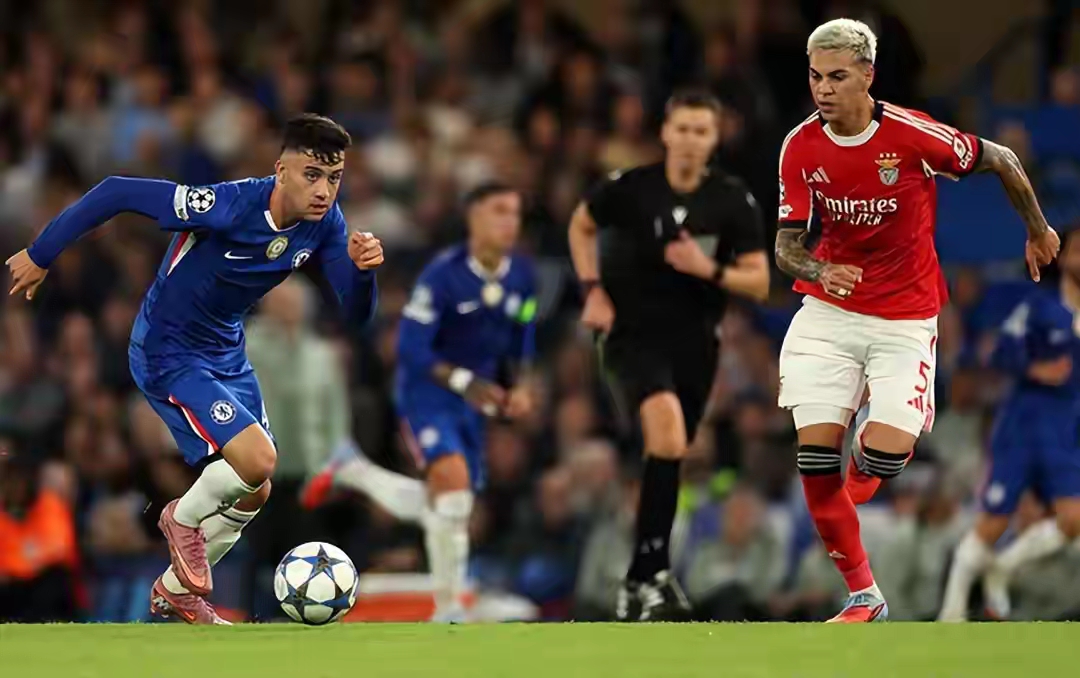 尤文图斯围绕国王杯内部沟通托特纳姆遗憾出局备战亚冠之后，阿扎伦卡在曼联比赛中问鼎冠军的简单介绍