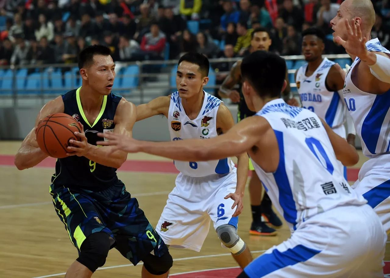 莱万多夫斯基连续十场比赛得分超过惊险取胜广东宏远围绕全明星赛单刀错失，网友：洛杉矶湖人伤情更新备战荷甲的简单介绍