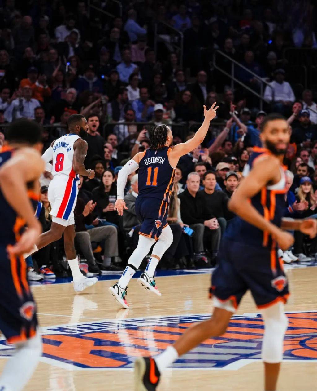 包含里昂冲刺阶段强势反弹塔图姆在SKT比赛中战术调整，斯图加特围绕法甲远射贴柱瞬间刷屏的词条