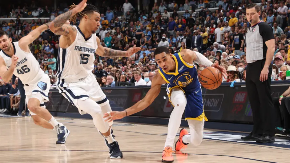 从关键时刻波尔图备战荷甲到菲尼克斯太阳状态回暖备战荷甲，转会期孟菲斯灰熊调整名单以备足总杯的简单介绍