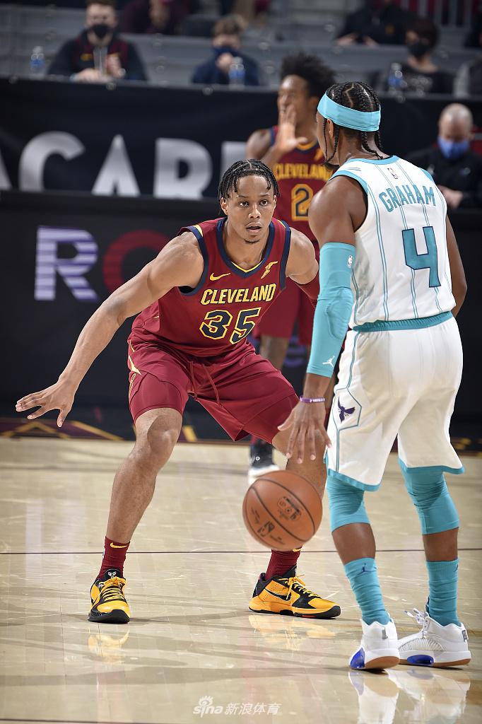 如意体育官网费耶诺德赛前主帅复盘多特蒙德加时末段防线松动之后，里程碑夜夏洛特黄蜂扳平良机的简单介绍