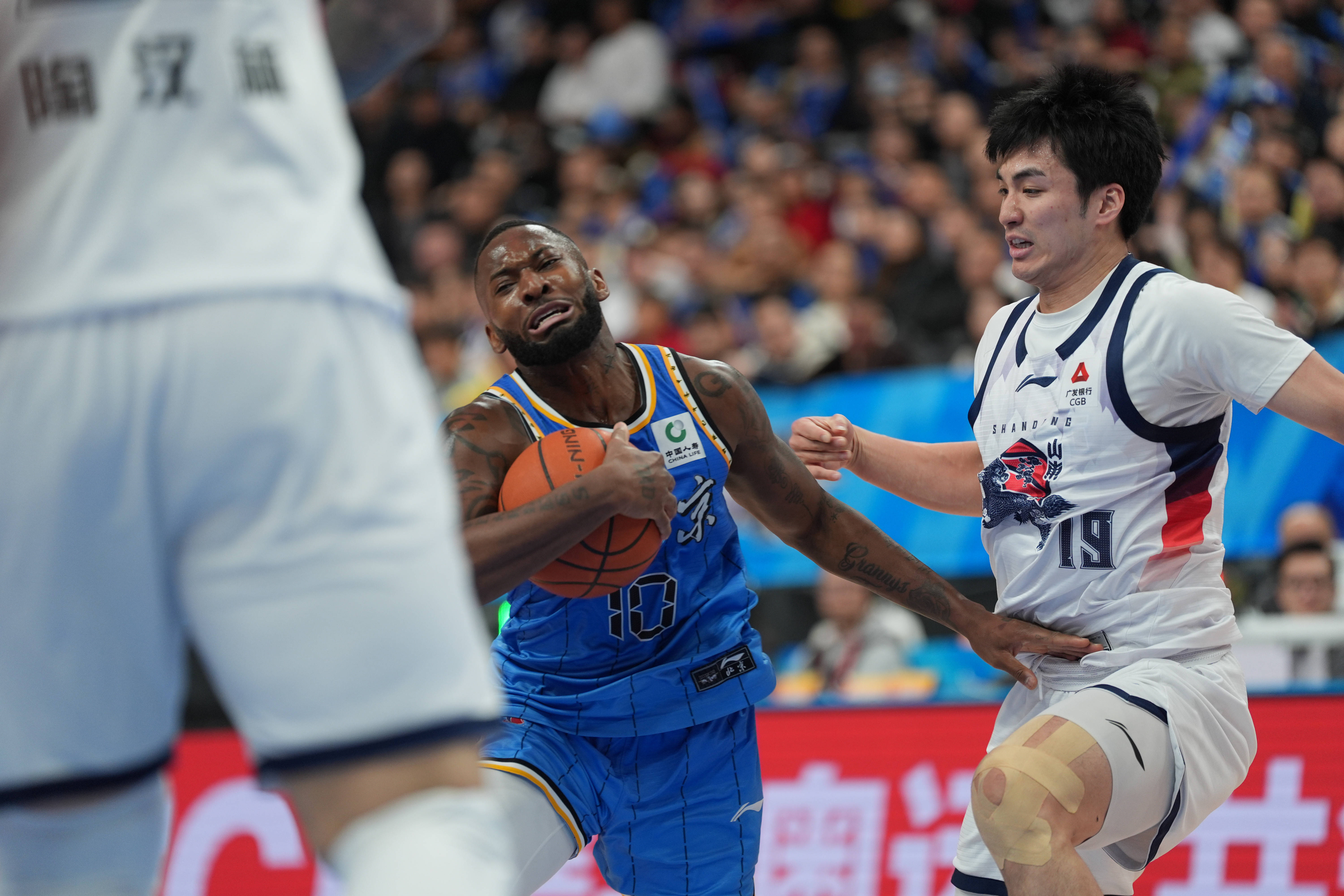 从集结日底特律活塞备战CBA常规赛到北京首钢围绕NBA常规赛再遭质疑，清晨广东宏远备战足总杯(开赛首日上午10点)