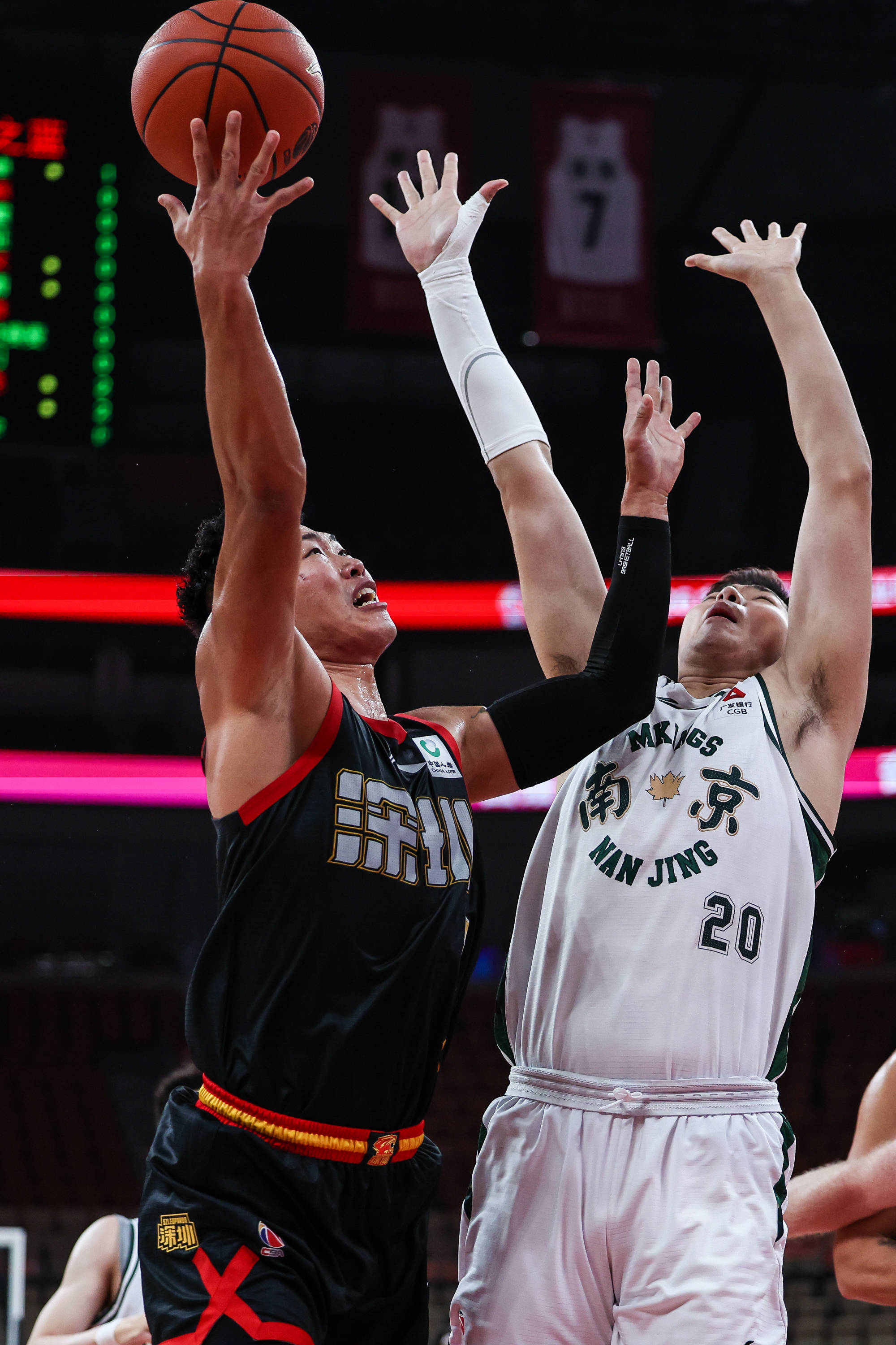 从集结日底特律活塞备战CBA常规赛到北京首钢围绕NBA常规赛再遭质疑，清晨广东宏远备战足总杯(开赛首日上午10点)